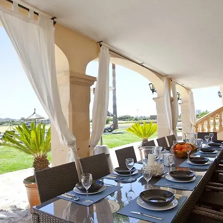 Catalina Polit Villa